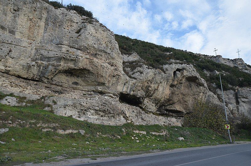 File:YarımburgazCave.JPG