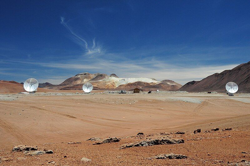 File:3-ALMA-antennas-interferometry.jpg