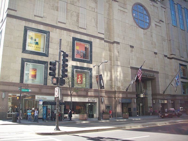 File:900 N Michigan.JPG