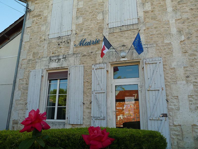 File:Aignespuyp mairie.JPG