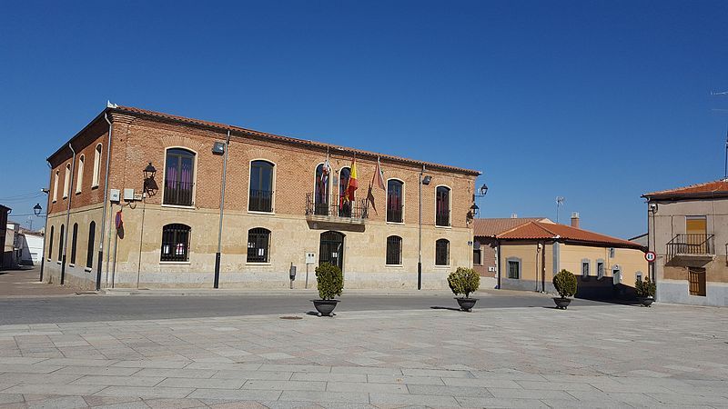 File:Ayuntamiento de Cantalpino.jpg