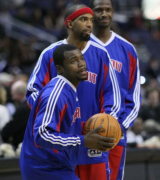 File:Bynum warmups.jpg