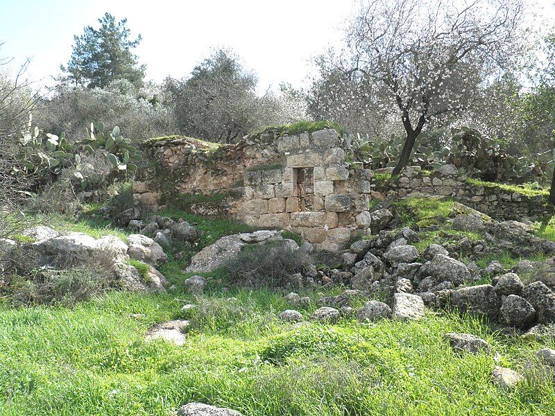 File:Dayr Aban-Ruin 5.JPG