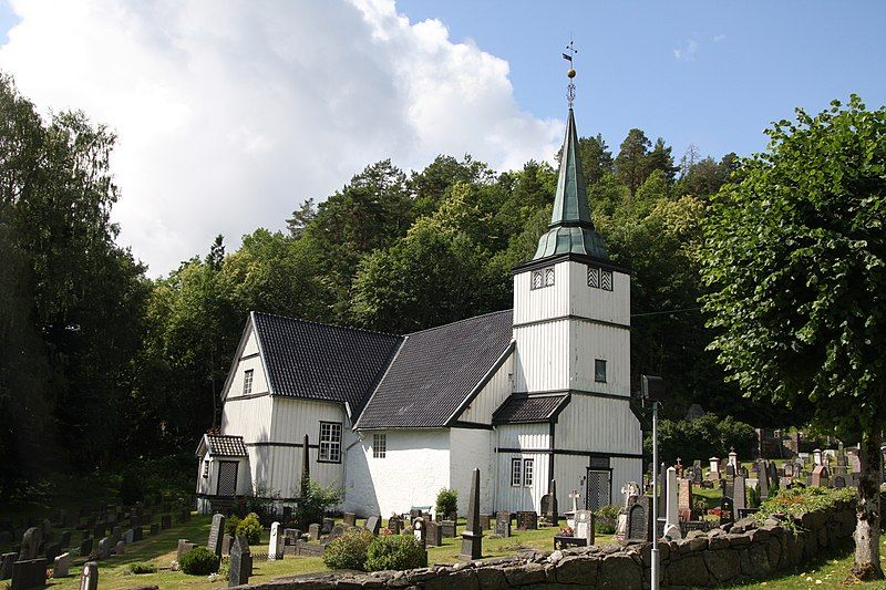 File:Dypvåg Kirke.JPG