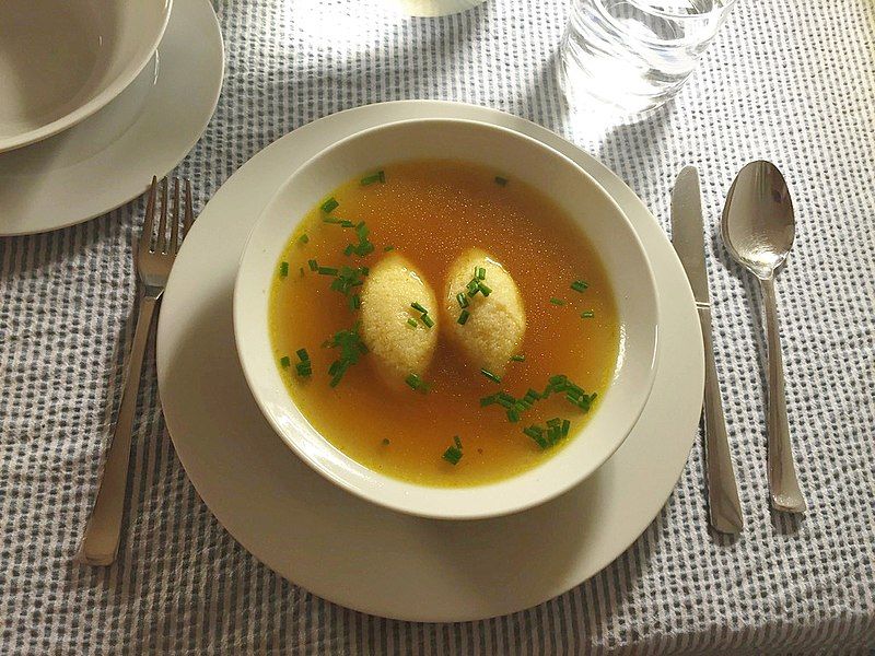 File:Grießnockerlsuppe cropped.jpg