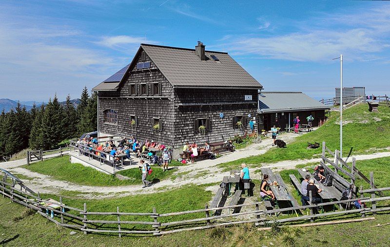 File:Kleinzell - Reisalpen-Schutzhaus.JPG