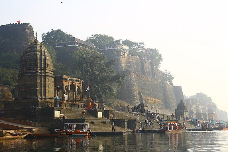 File:Maheshwar fort.JPG