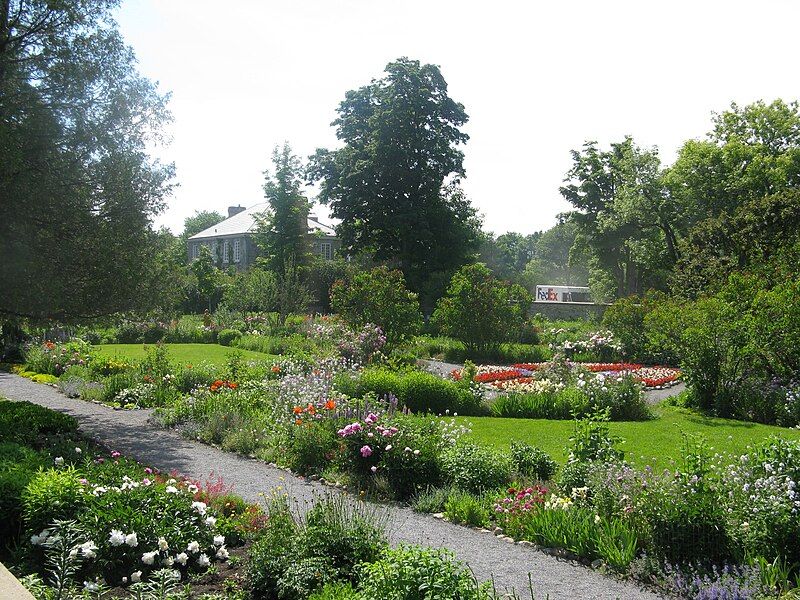 File:Maplelawn Gardens.jpg