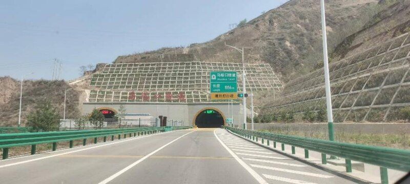 File:Mayukou Tunnel.jpg