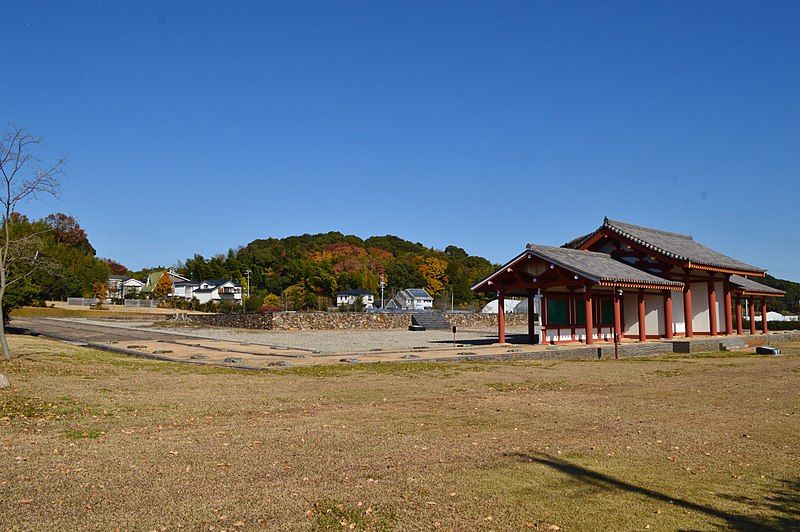 File:Mikawa Kokubun-niji-ato, garan.jpg