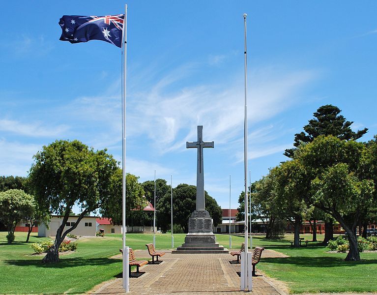 File:MillicentWarMemorial.JPG