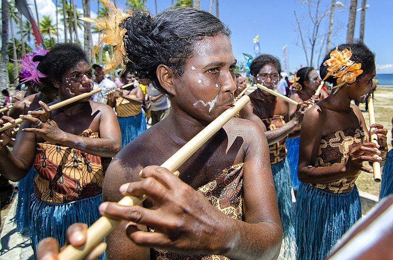 File:Peniup Suling Tambur.jpg