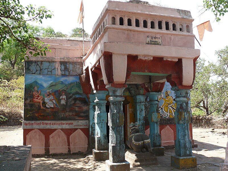 File:Purandareshwar Temple.jpg