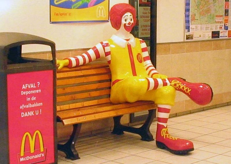 File:Ronald McDonald sitting.jpg