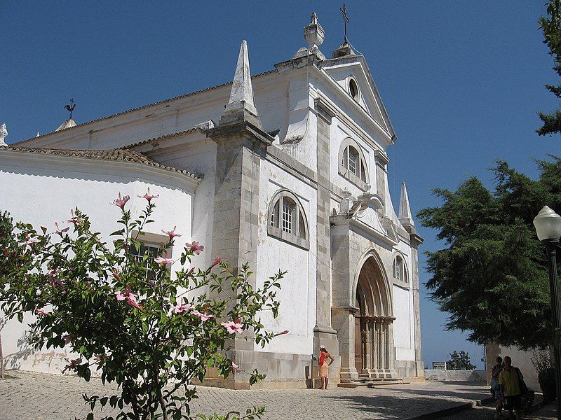 File:TaviraCasteloChurch-CCBY.jpg