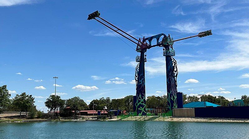 File:Tidal-Surge-SeaWorld-San-Antonio.jpg