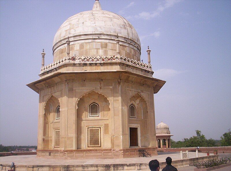 File:Tomb of Sheikh-Chilli-1.JPG