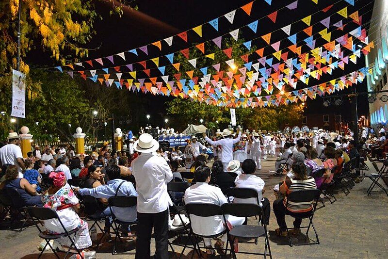 File:Valladolid-festival Yucatan.jpg