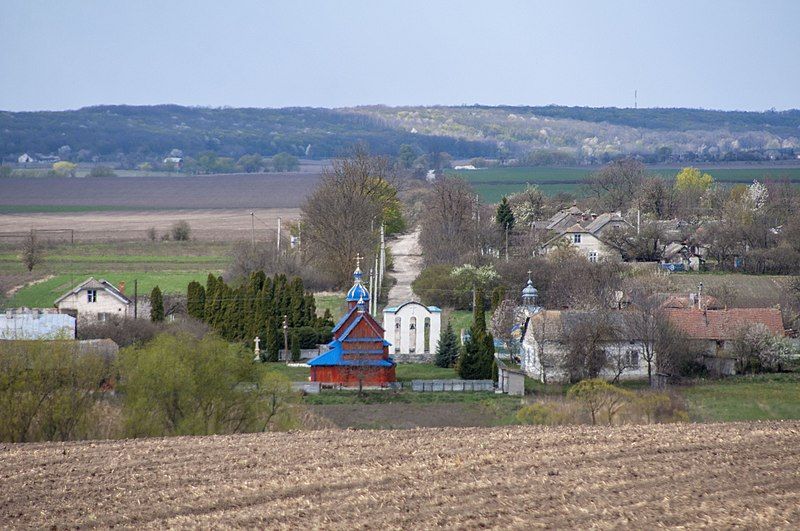 File:Швайківці, квітень 2020.jpg