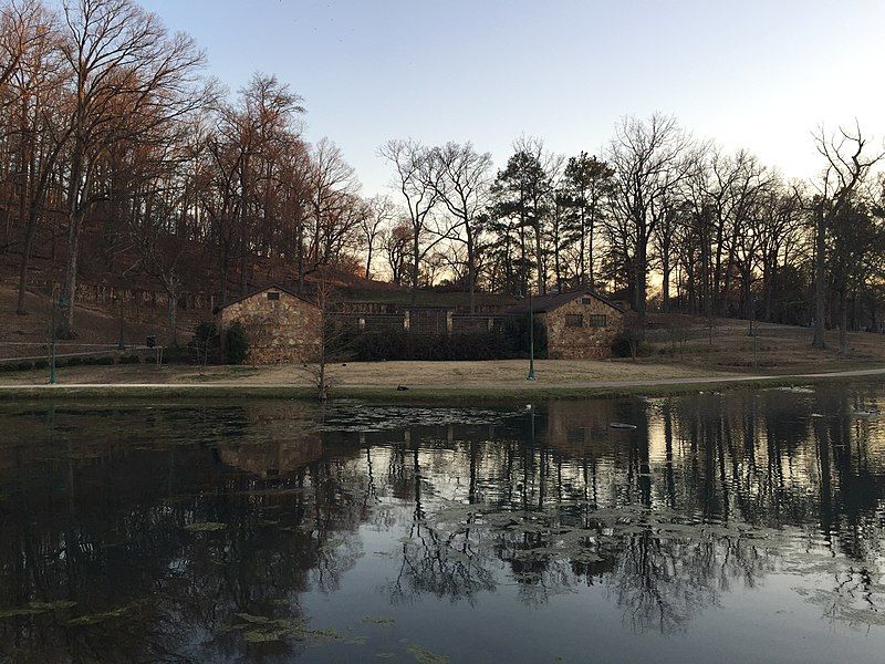 File:Avondale Park pond.JPG