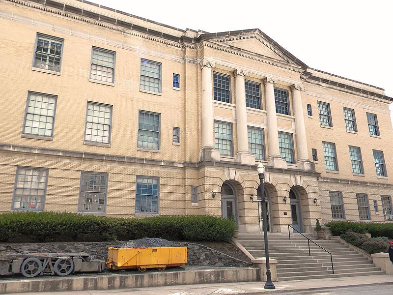 File:Bluefield Municipal Building.jpg