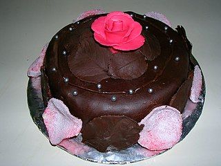 Chocolate cake with roses