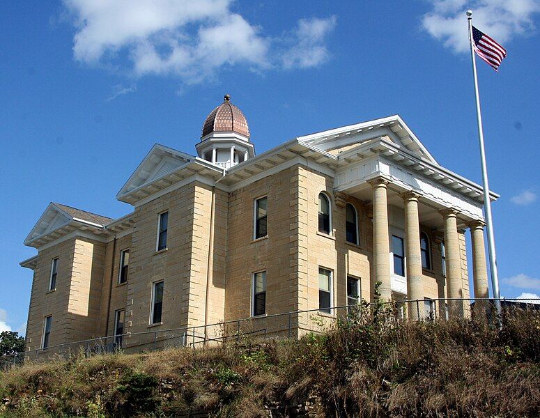 File:CourthouseMantorvilleMN.JPG