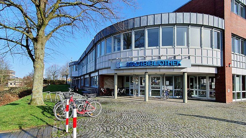 File:Cuxhaven Stadtbibliothek Eingang.jpg