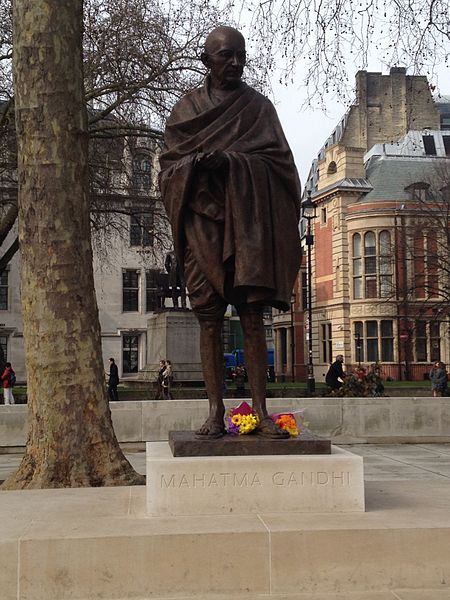 File:Gandhi statue 2.jpg