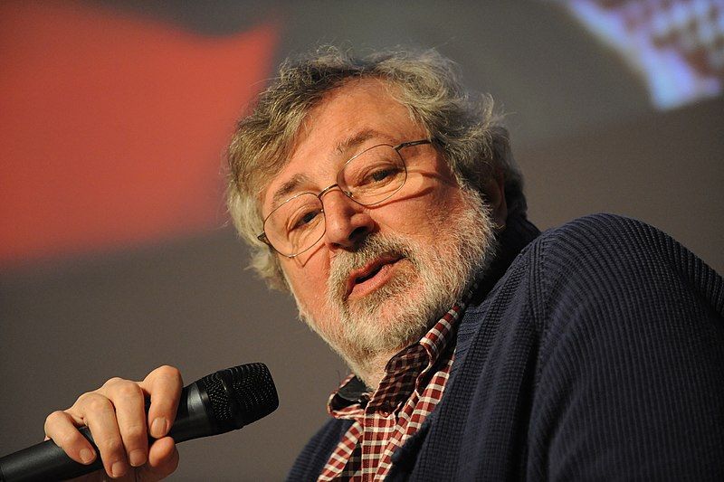 File:Guccini 2013.jpg