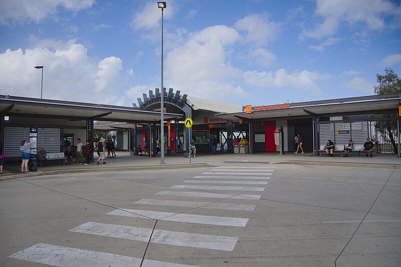 File:Helensvale Station.jpg