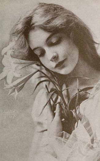 Lillian Gish in Motion Picture Magazine, November 1916, p. 22.