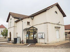 The town hall in Pouligney