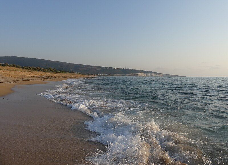 File:MansouriBeach RomanDeckert13082019-02.jpg