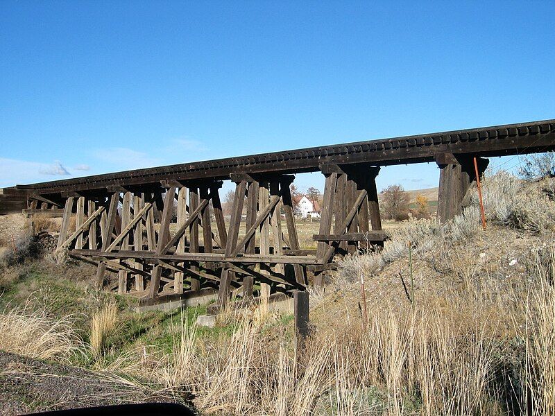 File:Ontario trestle.JPG