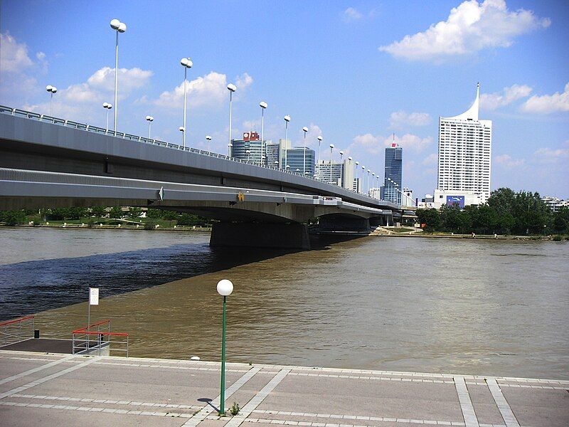 File:Reichsbrücke01.JPG