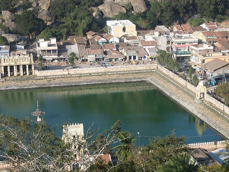 File:Shravanabelagola lake.JPG