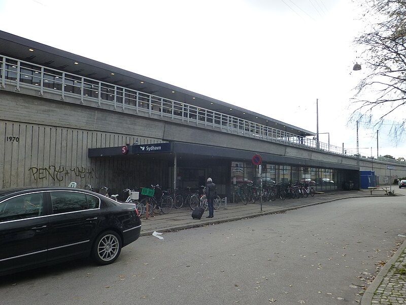 File:Sydhavn Station 02.JPG