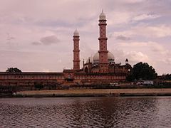 Taj-ul-masajid outside view