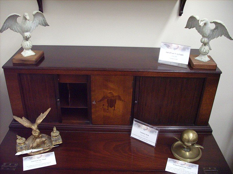 File:Tambour Desk.JPG