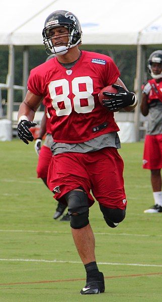 File:Tony Gonzalez 2013.jpg