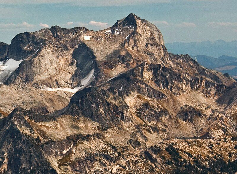 File:Valhallas' Midgard Peak.jpg