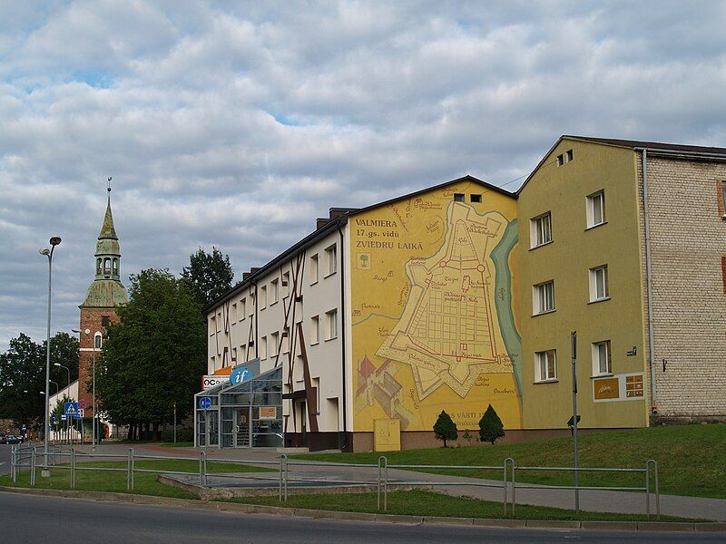 File:Valmiera kesklinn.JPG