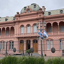 Exterior shot of Casa Rosada.