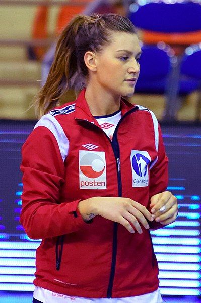 File:Amanda Kurtovic 20150419.jpg