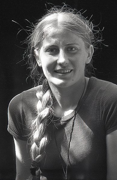 File:Anu Kallavus, 1981.jpg