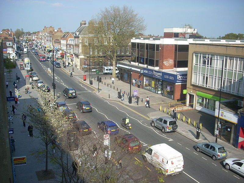 File:Ballards lane.JPG