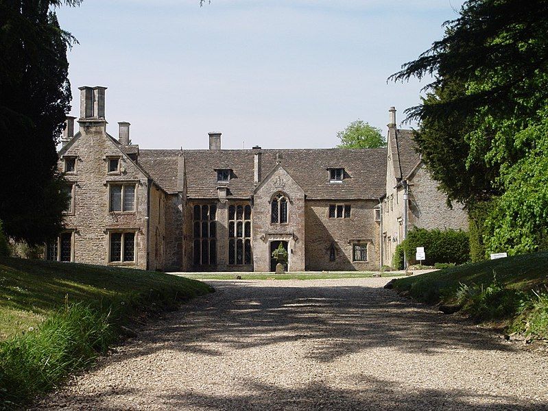 File:Chavenage House-geograph-4082530-by-Paul-Best.jpg