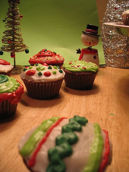 File:Christmas cupcakes.jpg