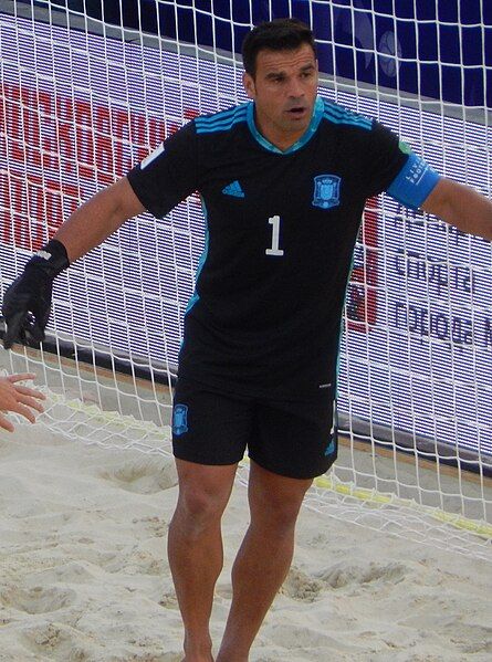 File:Dona (beach soccer).jpg